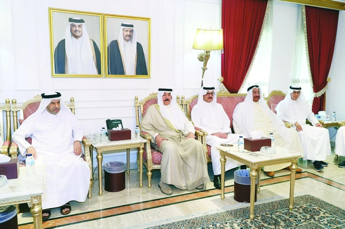 وفود محلية وديبلوماسيون وشخصيات عامة في آخر أيام التعزية بالراحل الشيخ حمد بن خليفة