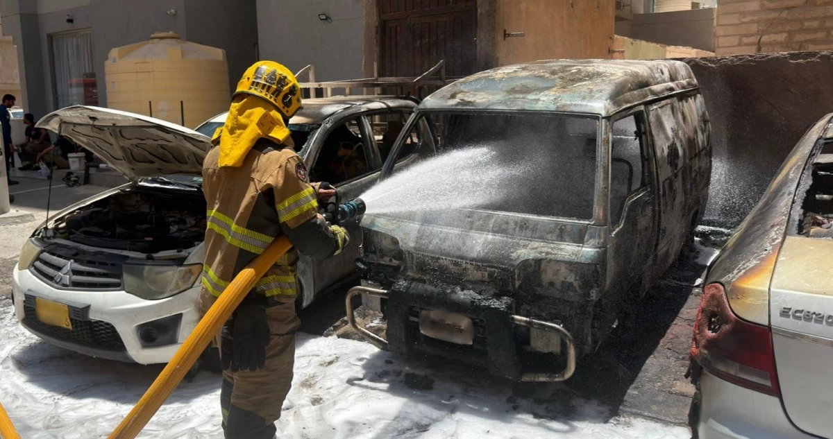 'الإطفاء' تسيطر على حريق مركبات في الفحيحيل