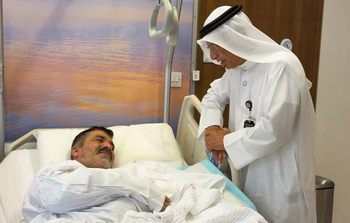 وزير 'الكهرباء' والوكيل يطمئنان على الفني المصاب في مستشفى الجهراء