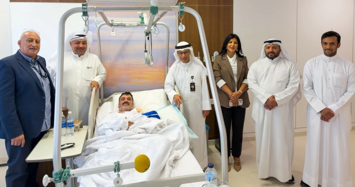 وزير 'الكهرباء' والوكيل يطمئنان على الفني المصاب في مستشفى الجهراء