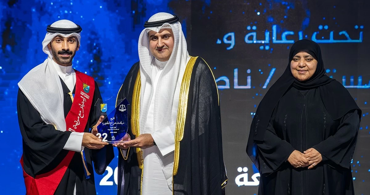 وزير العدل لخريجي 'الحقوق': تمسكوا بالصدق والنزاهة والأمانة