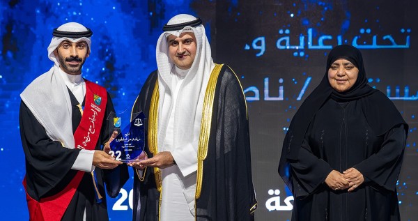 وزير العدل لخريجي 'الحقوق': تمسكوا بالصدق والنزاهة والأمانة