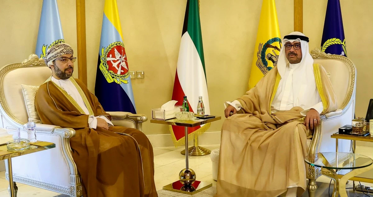 وزير الدفاع يستقبل السفير العماني بمناسبة انتهاء فترة عمله