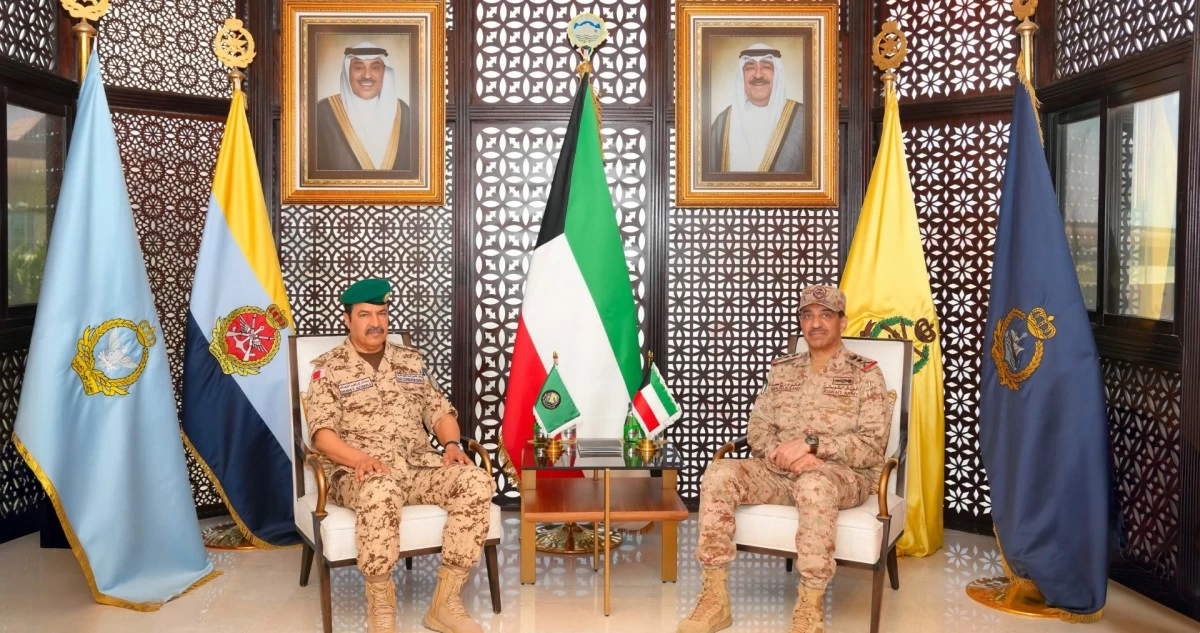 رئيس الأركان يبحث مع مسؤول عسكري خليجي تعزيز التعاون والتنسيق العسكري بين دول المجلس