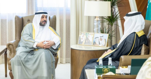 سفير الكويت لدى السعودية وأمير المنطقة الشرقية يبحثان تعزيز علاقات التعاون