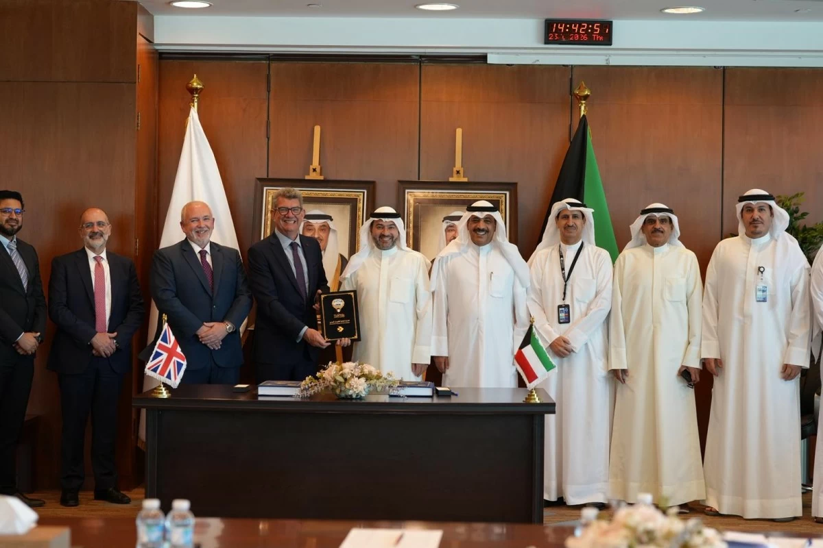 'الطيران المدني' توقع عقداً مع شركة بريطانية لتشغيل وتطوير خدمات الملاحة الجوية في المطار