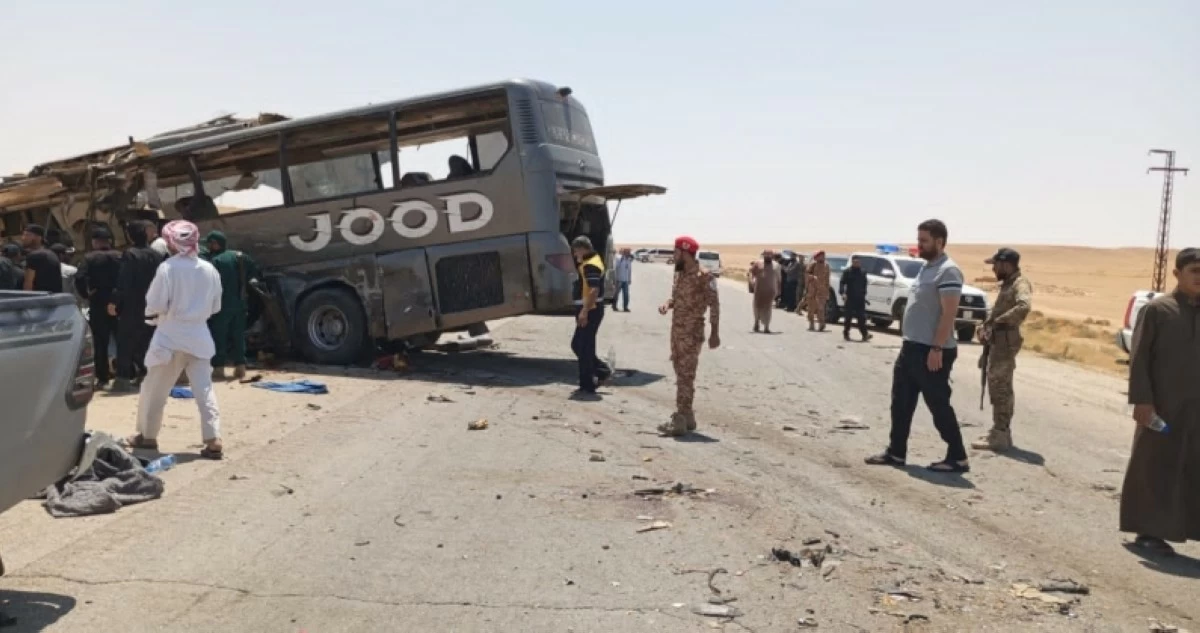 سورية: 35 قتيلاً و30 مصاباً في تصادم حافلتين على طريق دمشق&ndash;دير الزور