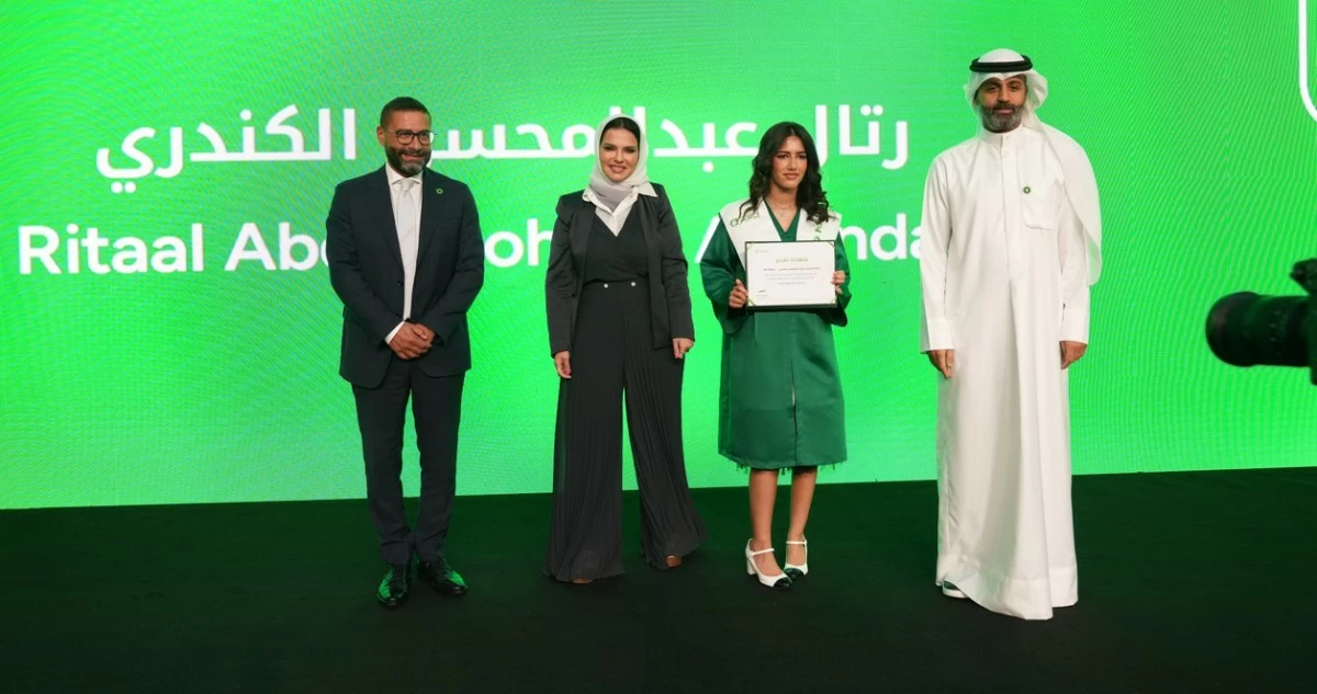 بيت التمويل الكويتي يشارك موظفيه فرحة تفوق أبنائهم