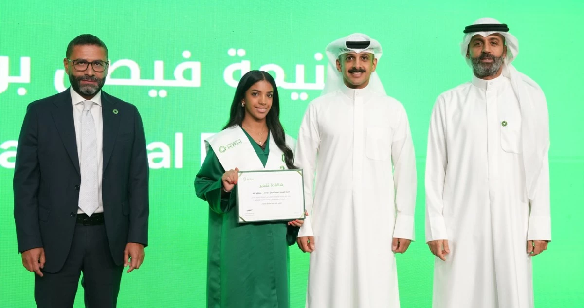 بيت التمويل الكويتي يشارك موظفيه فرحة تفوق أبنائهم