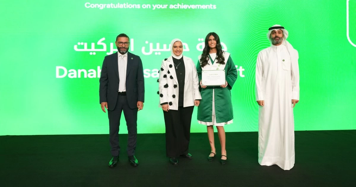 بيت التمويل الكويتي يشارك موظفيه فرحة تفوق أبنائهم