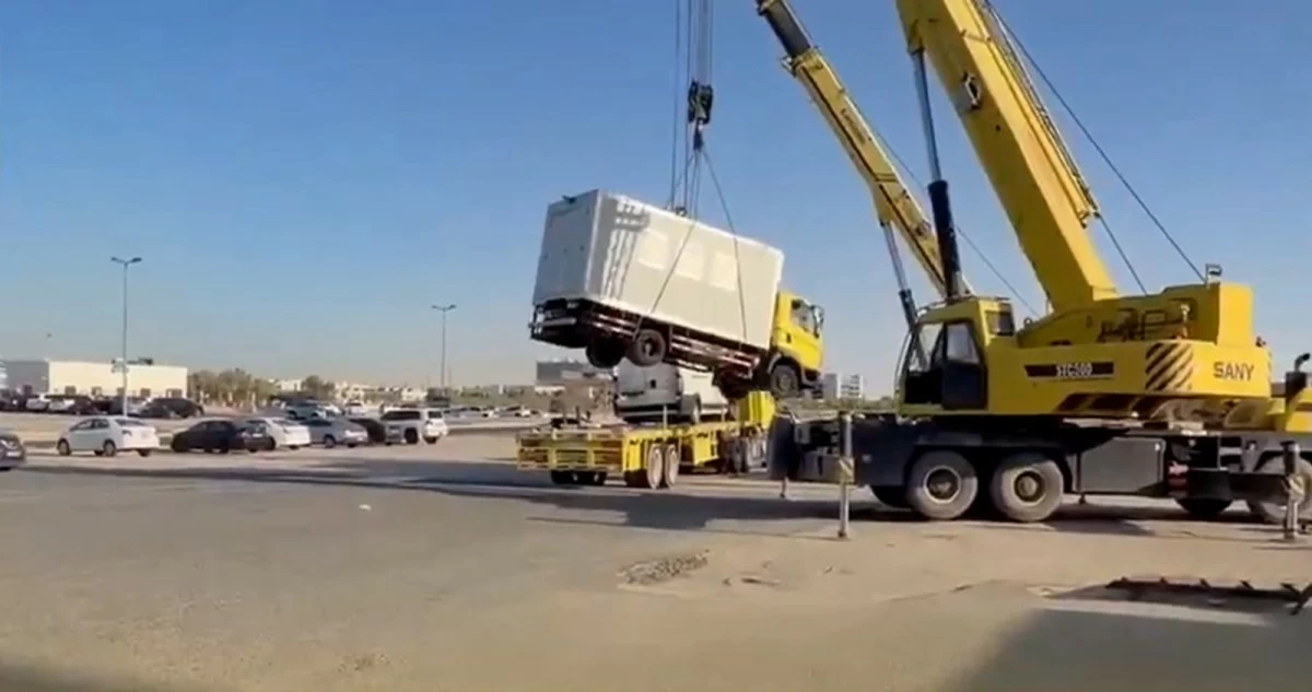 'البلدية': رفع 7 عربات متنقلة مخالفة جنوب الصباحية