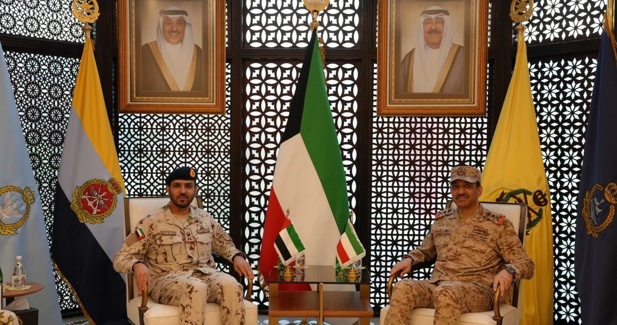 رئيس الأركان يبحث مع قائد العمليات المشتركة الإماراتي تعزيز التعاون العسكري وسبل تطويره