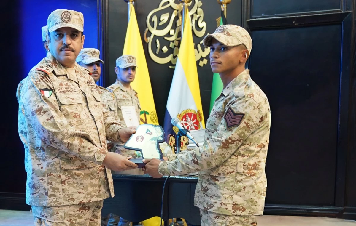 معهد تدريب ضباط الصف والأفراد يحتفل بتخريج دورتي ضباط الصف 132 و133