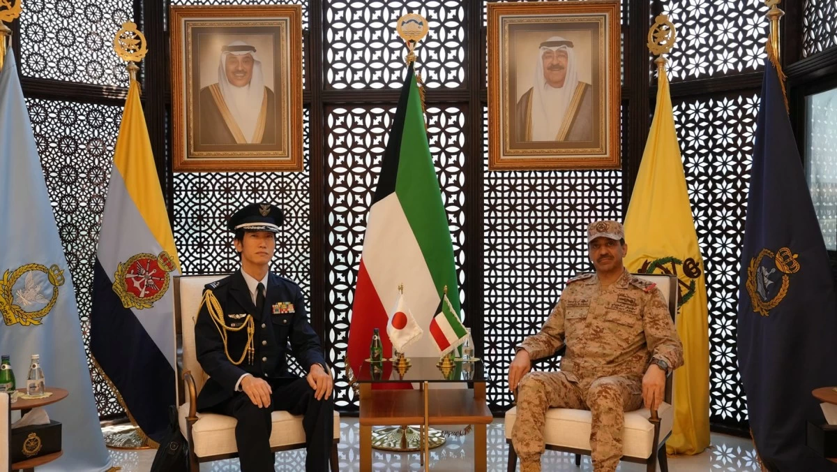 رئيس 'الأركان' يبحث مع الملحق العسكري الياباني أوجه التعاون المشترك وسبل تطويره