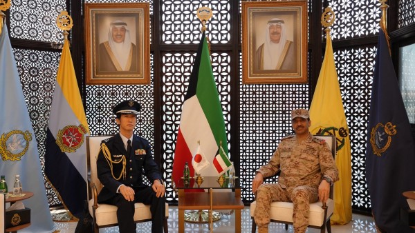 رئيس 'الأركان' يبحث مع الملحق العسكري الياباني أوجه التعاون المشترك وسبل تطويره