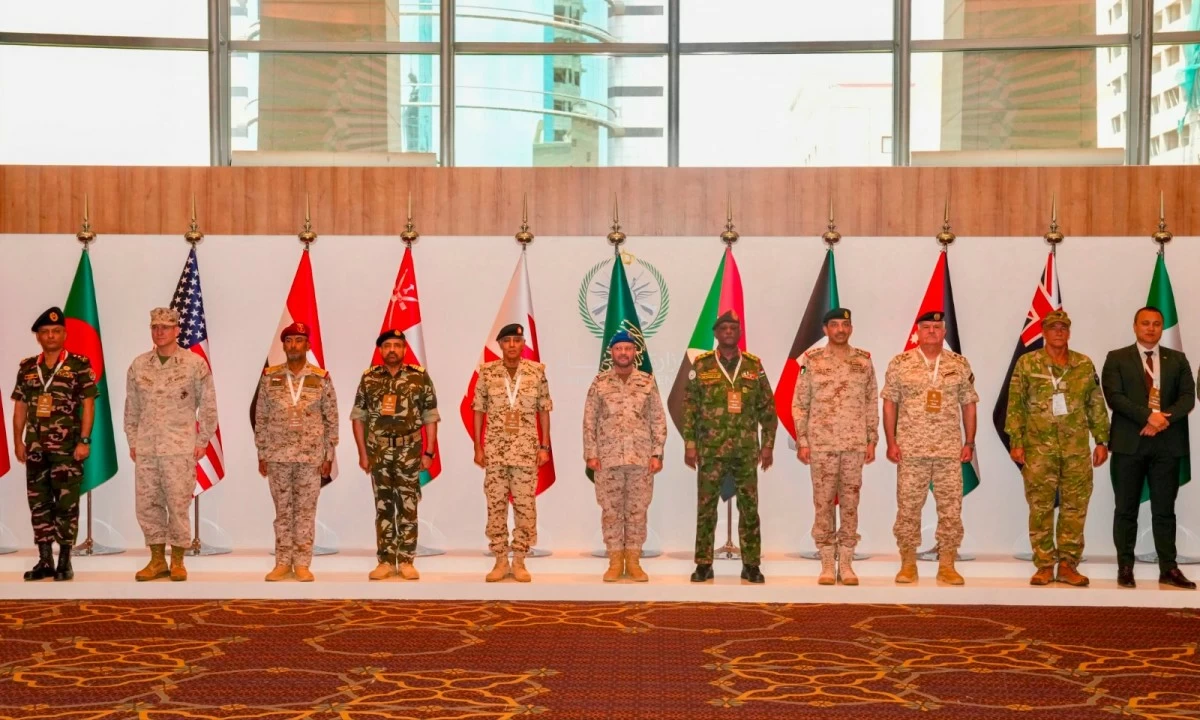 رئيس 'الأركان': تعزيز التعاون والتنسيق لترسيخ الأمن وحماية الملاحة في الممرات المائية