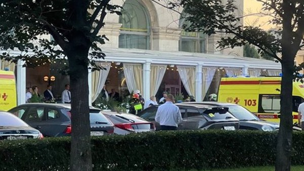 روسيا: 3 قتلى و15 مصاباً بانفجار قرب مقهى وسط موسكو