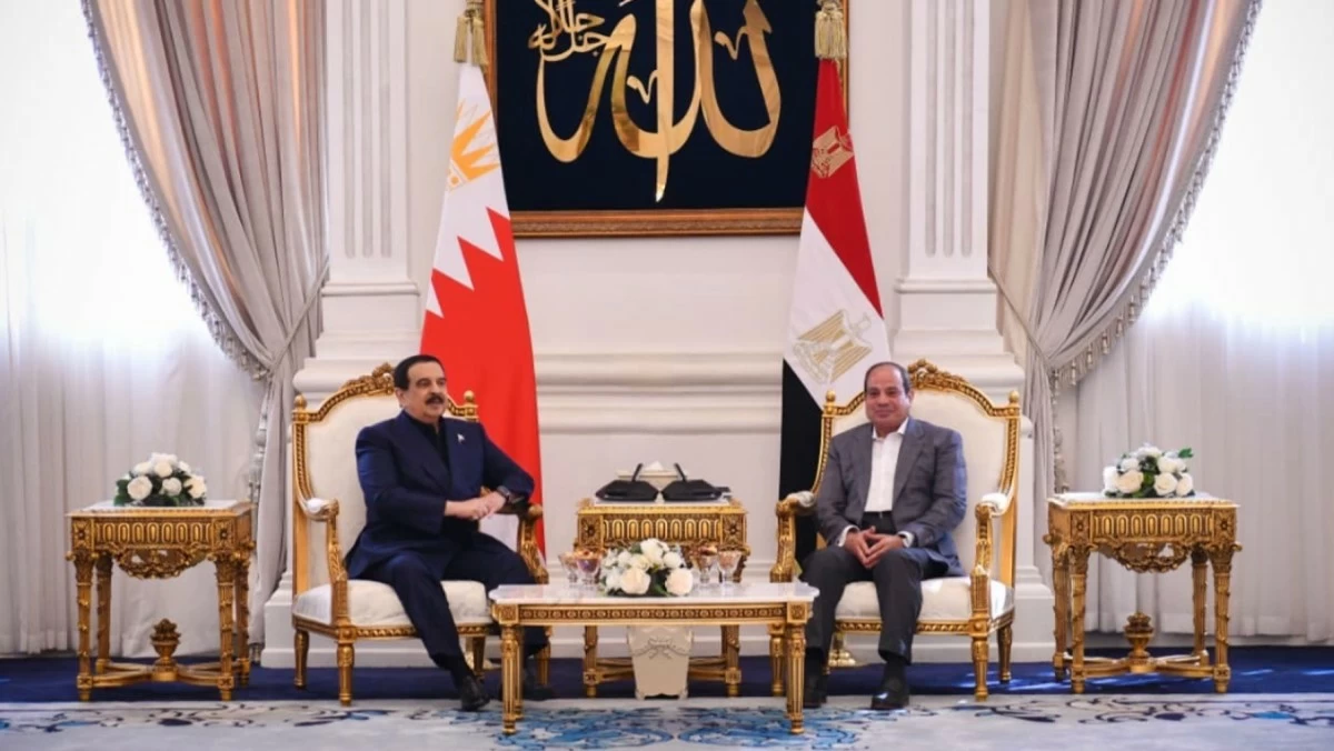 الرئيس المصري والعاهل البحريني يؤكدان ضرورة تنفيذ اتفاق غزة وتسوية أزمات المنطقة بالحوار