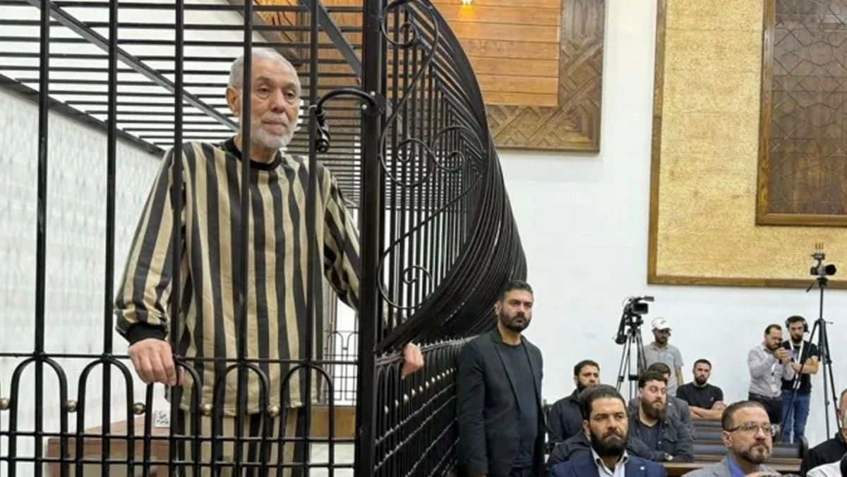 النيابة العامة السورية تطالب بإعدام مفتي نظام الأسد أحمد حسون
