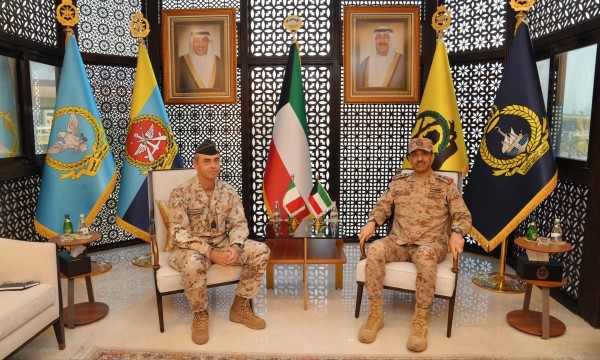 رئيس 'الأركان' يبحث مع الملحق العسكري الإيطالي سبل تعزيز التعاون العسكري