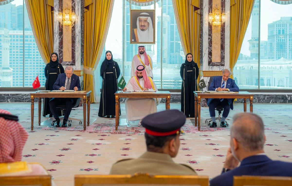 السعودية وباكستان وتركيا توقع على اتفاقية دفاع مشترك