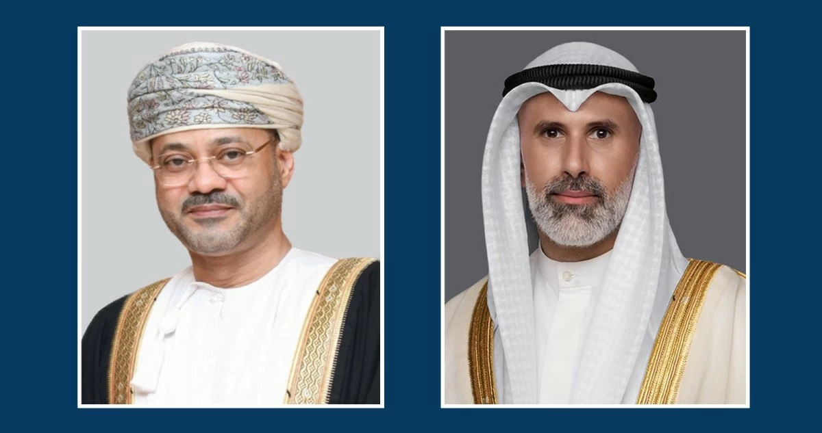 وزير الخارجية يبحث مع نظيره العماني آخر التطورات الإقليمية 