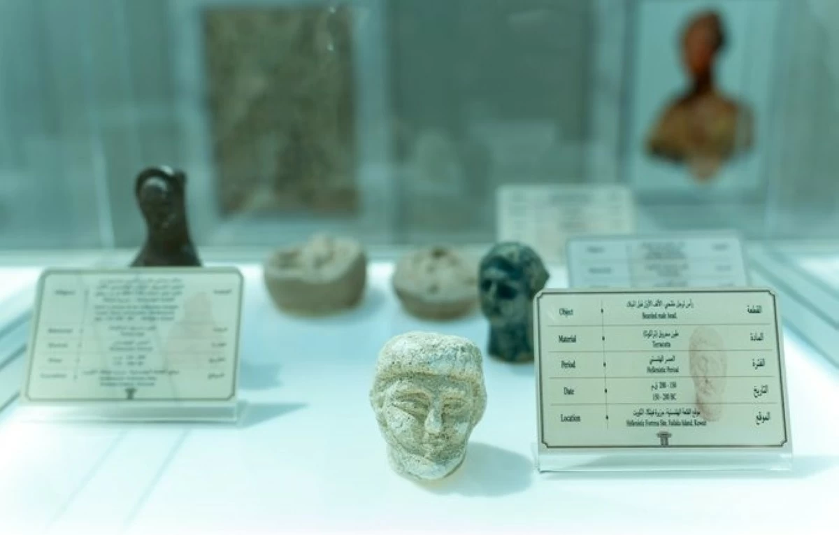 معرض 'الدمى الطينية'... يستعرض جانباً من تاريخ جزيرة فيلكا وثقافتها خلال الفترة الهيلينستية