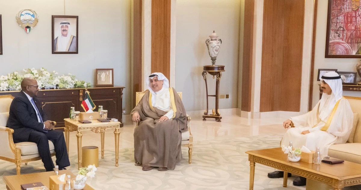 وزير شؤون الديوان الأميري ورئيس ديوان سمو ولي العهد يستقبلان سفير إسواتيني