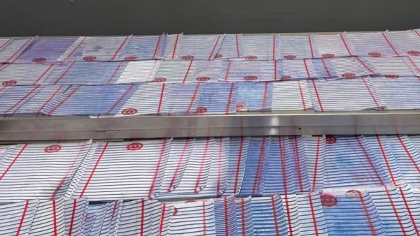 'الجمارك' تحبط تهريب 228 ورقة 'A4' مشبعة بـ'الكيميكال' عبر مطار 'T4'