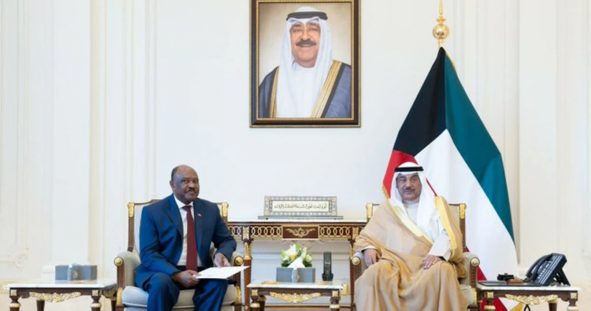سمو الأمير يتسلم رسالة خطية من رئيس مجلس السيادة الانتقالي بالسودان تسلمها سمو ولي العهد