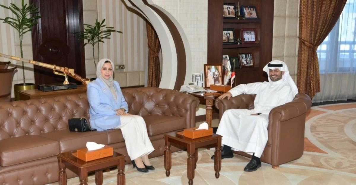 محافظ مبارك الكبير يبحث مشروع 'الاستدامة البيئية' وتطوير شاطئ المسيلة