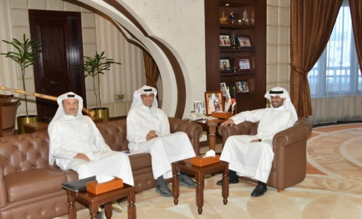 محافظ مبارك الكبير يبحث مشروع 'الاستدامة البيئية' وتطوير شاطئ المسيلة