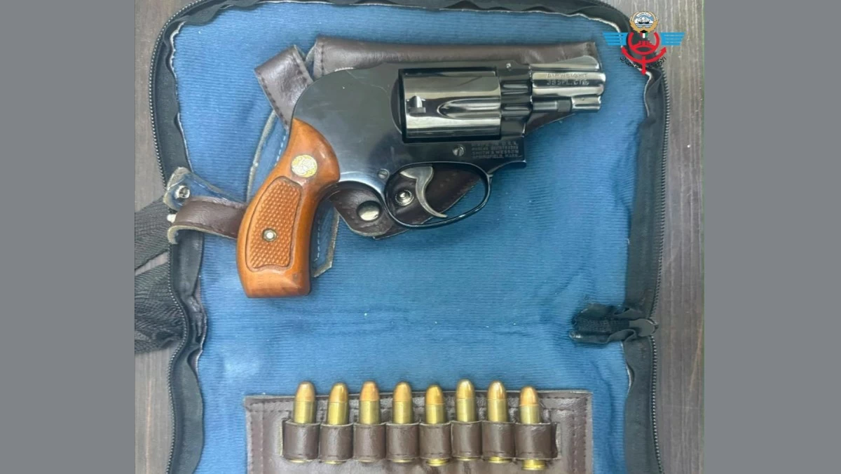'الجمارك': ضبط سلاحين ناريين و19 طلقة في مركبة قادمة عبر منفذ النويصيب