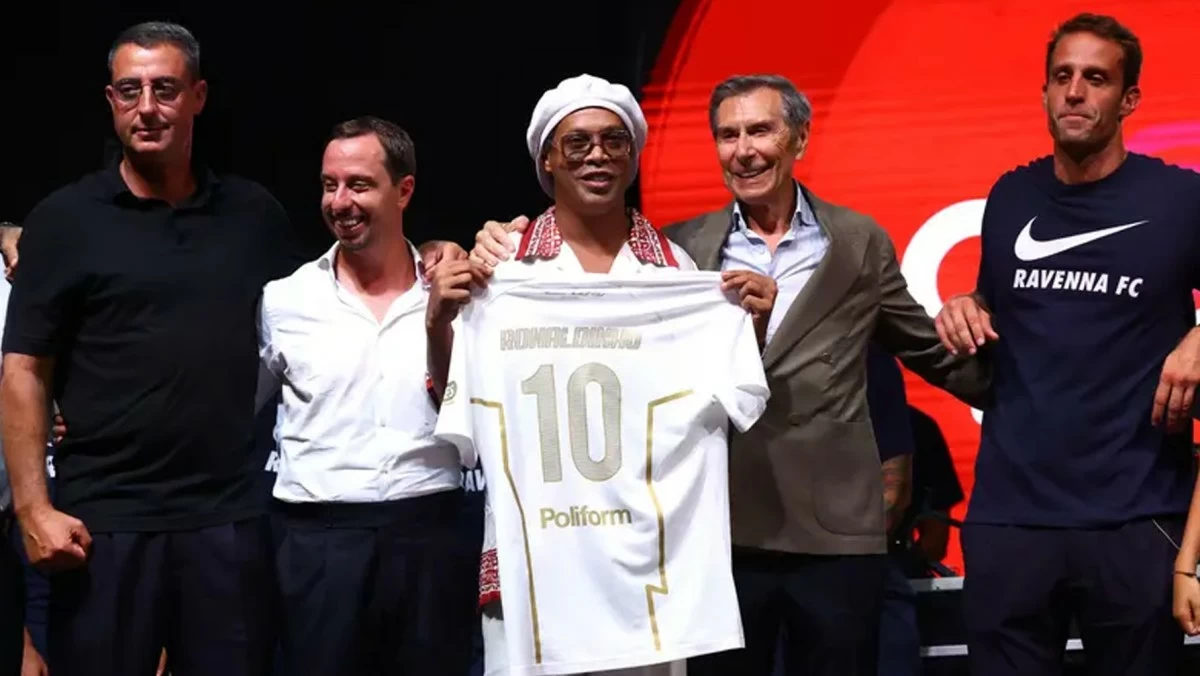 رونالدينيو يعود إلى الملاعب في سن 46 عاماً لتسجيل الهدف الـ300