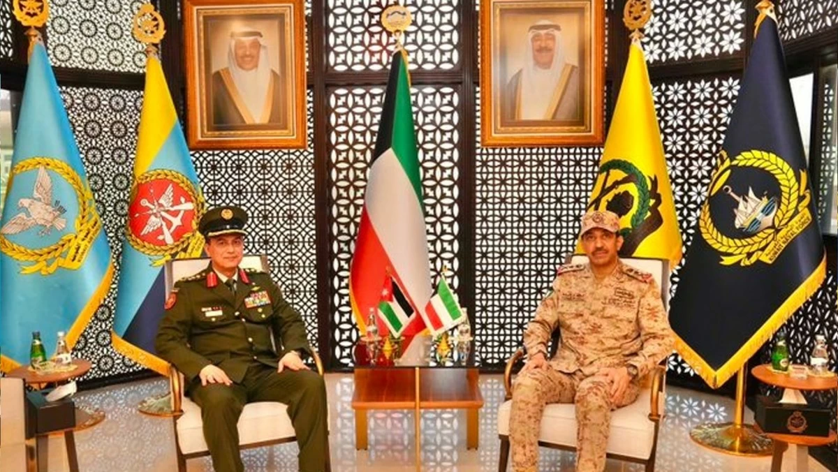 رئيس الأركان يبحث مع الملحقين العسكريين الأردني والمصري والأسترالي سبل دعم وتطوير العلاقات العسكرية