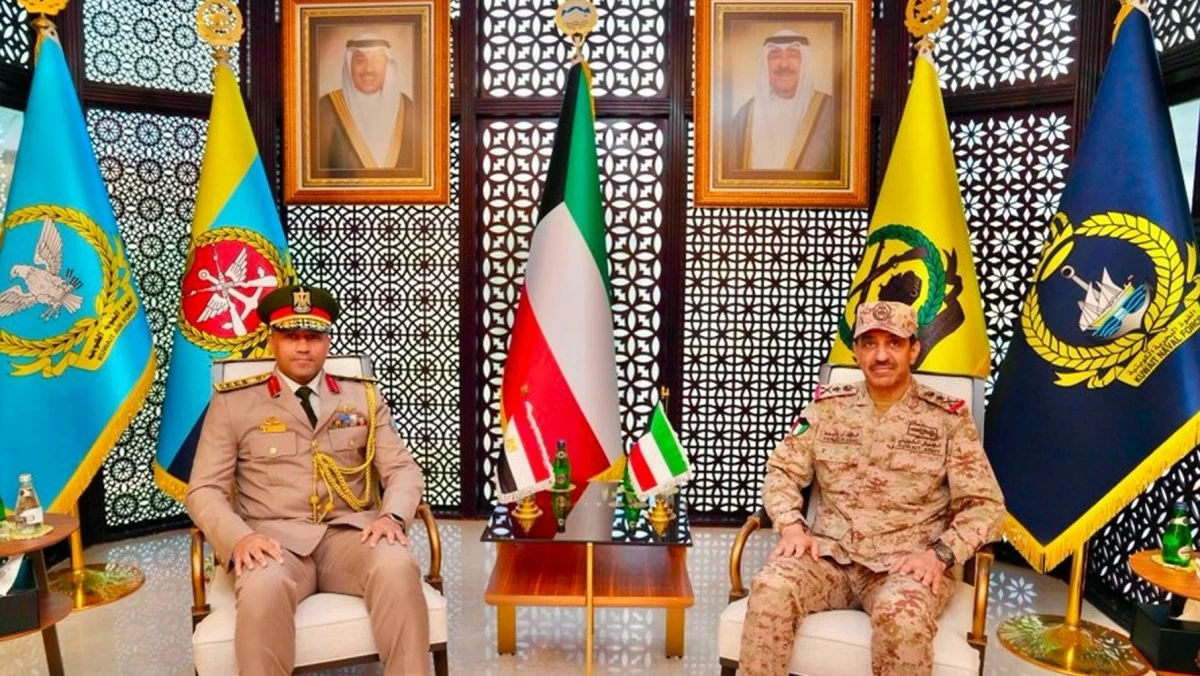 رئيس الأركان يبحث مع الملحقين العسكريين الأردني والمصري والأسترالي سبل دعم وتطوير العلاقات العسكرية
