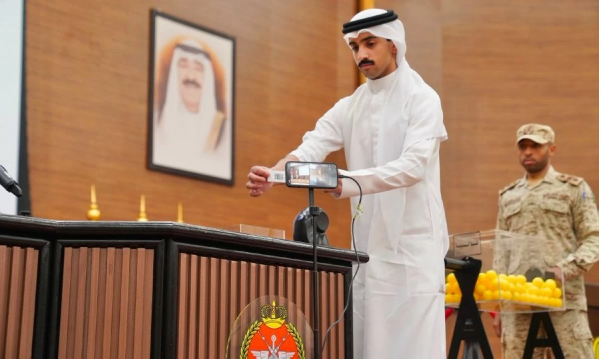 رئيس 'الأركان' يشهد القرعة العلنية لقبول الطلبة الضباط في الدفعة الـ52