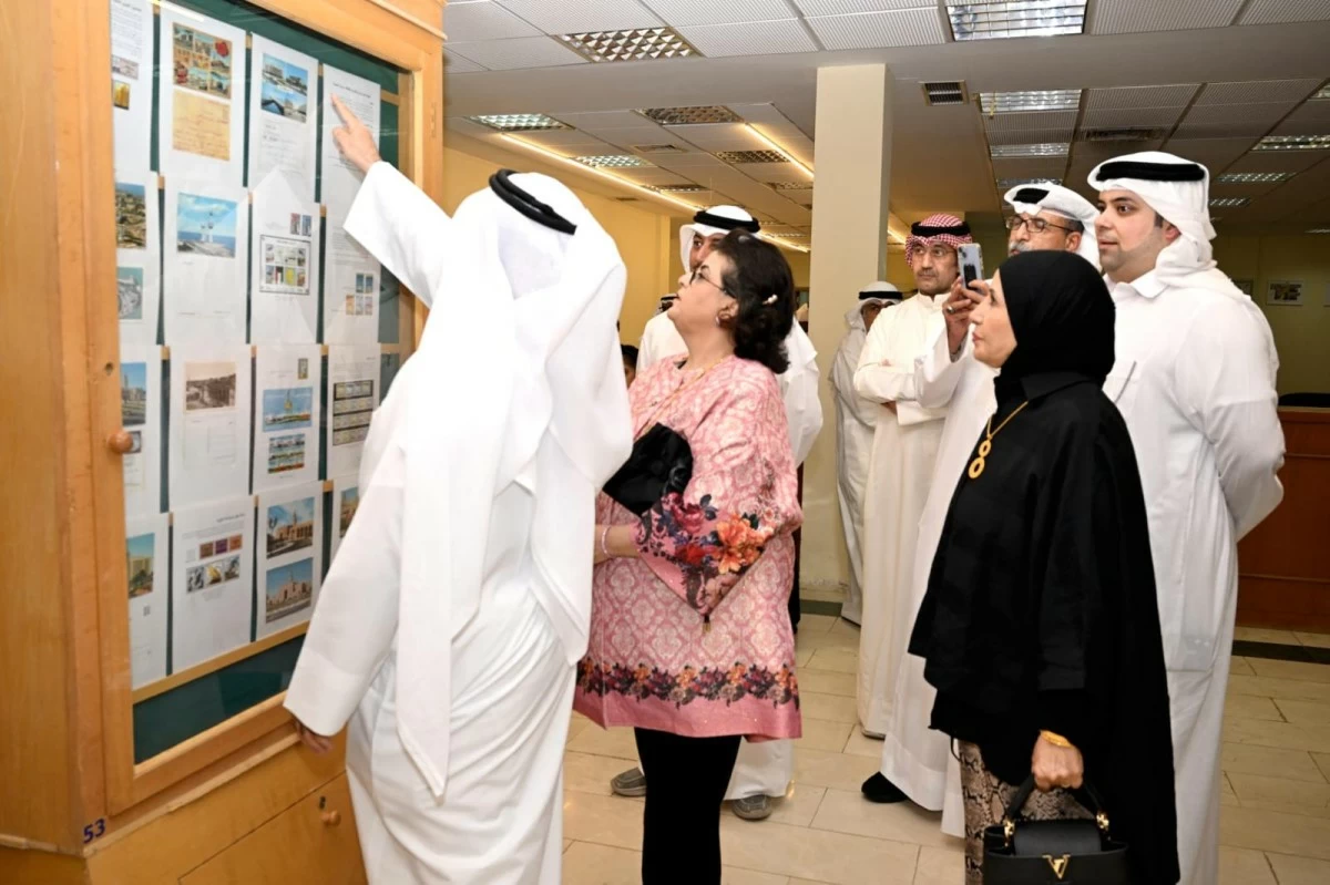معرض يوثق أكثر من 130 مبنى وشارعاً في الكويت عبر الطوابع والبطاقات البريدية