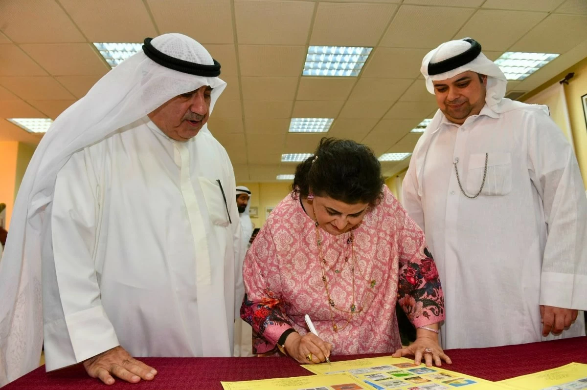 معرض يوثق أكثر من 130 مبنى وشارعاً في الكويت عبر الطوابع والبطاقات البريدية