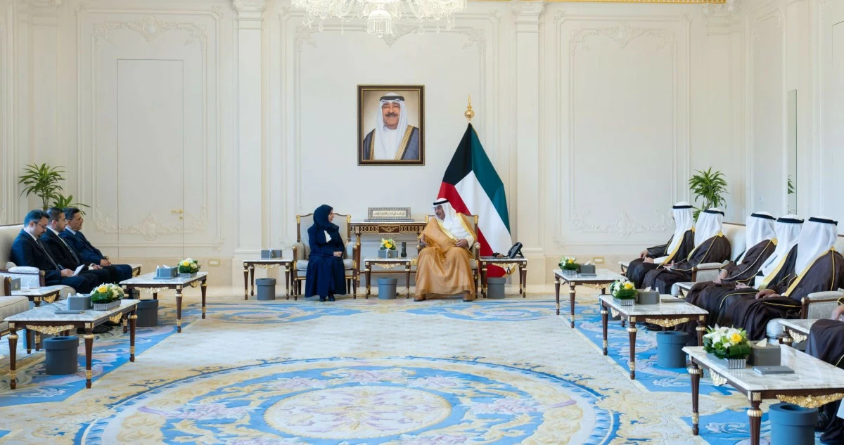 سمو الأمير يتسلم رسالة خطية من رئيس مجلس القيادة اليمني تتعلق بالعلاقات الثنائية وسبل تعزيزها