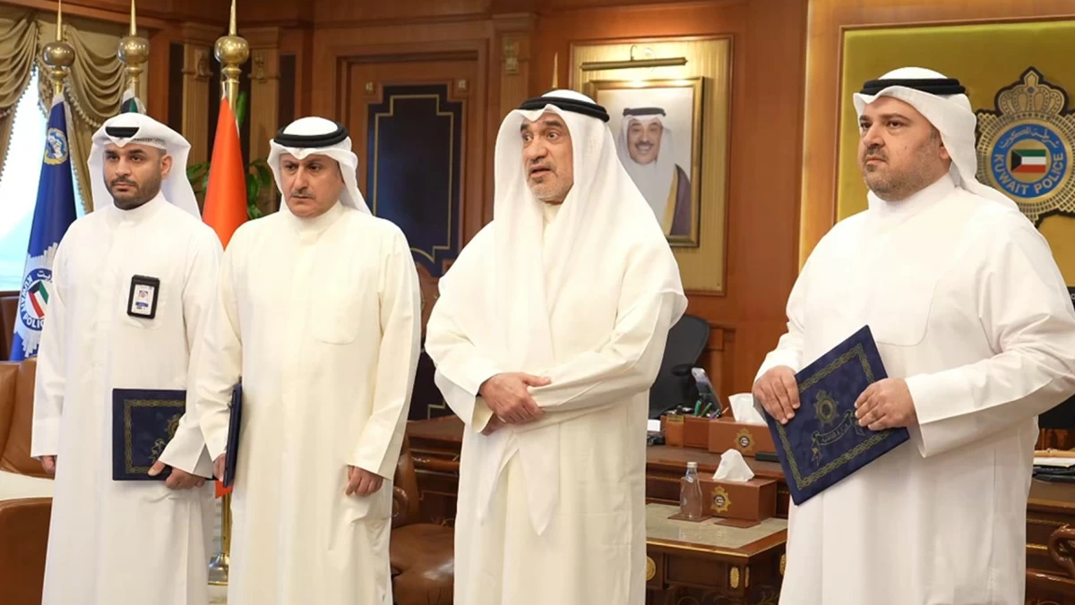 النائب الأول يكرّم رجال 'مكافحة المخدرات' القائمين على أكبر ضبطية 'لاريكا' في تاريخ الكويت