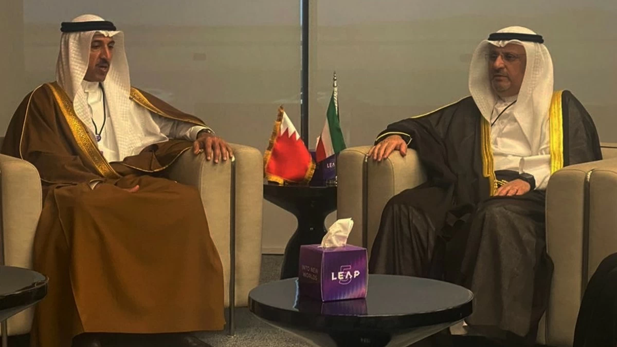 وزير 'شؤون الاتصالات' يبحث مع وزير المواصلات والاتصالات البحريني تعزيز التعاون الثنائي