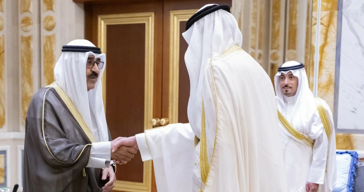 سمو الأمير يستقبل وزير الخارجية ورئيس البعثة الدبلوماسية الكويتية الجديد لدى النمسا