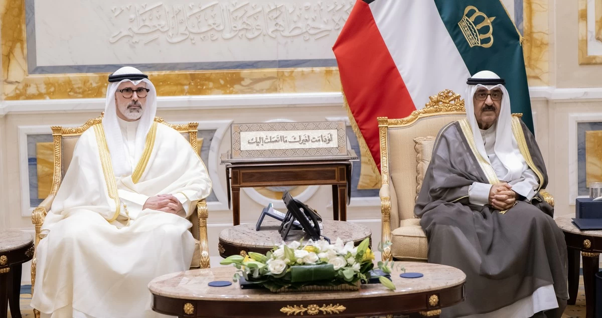 سمو الأمير يستقبل وزير الخارجية ورئيس البعثة الدبلوماسية الكويتية الجديد لدى النمسا
