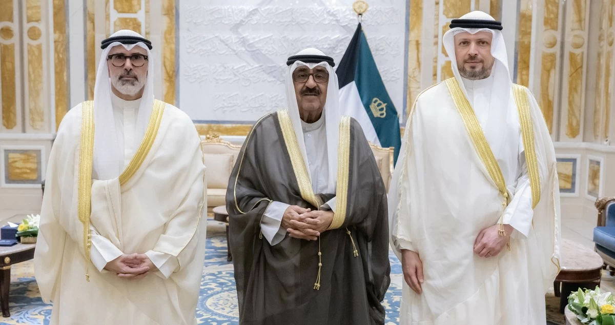 سمو الأمير يستقبل وزير الخارجية ورئيس البعثة الدبلوماسية الكويتية الجديد لدى النمسا