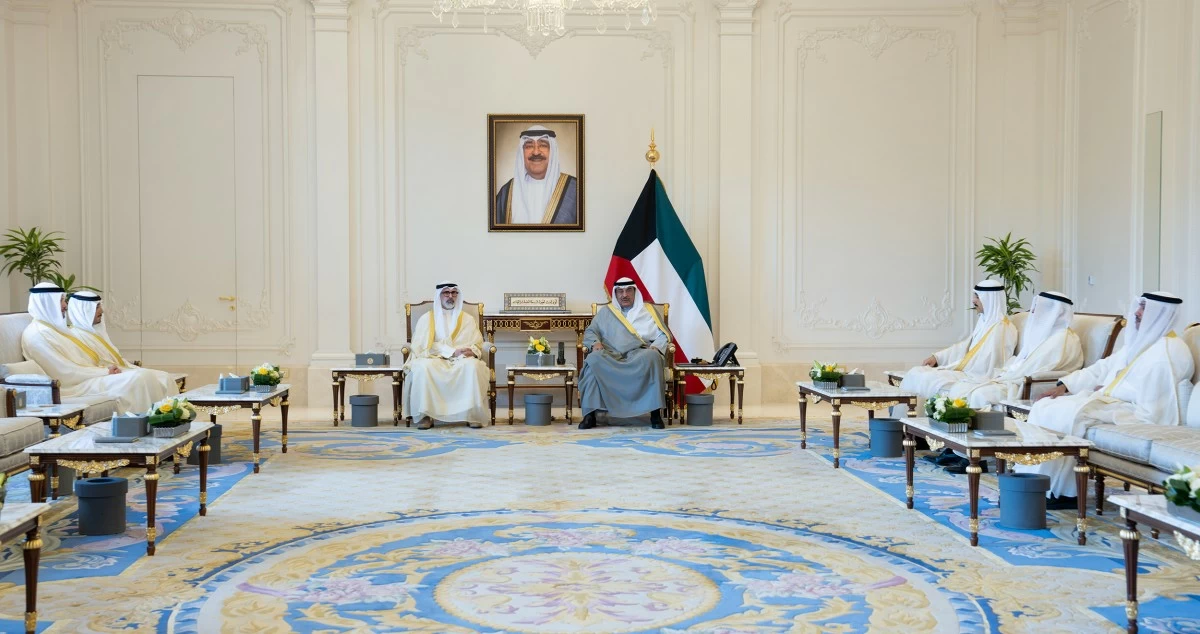 سمو ولي العهد يستقبل وزير الخارجية ورئيس البعثة الدبلوماسية الكويتية الجديد لدى النمسا