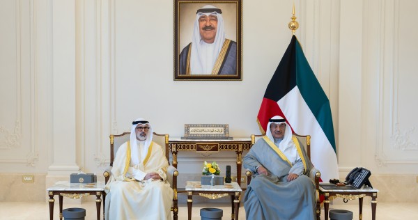 سمو ولي العهد يستقبل وزير الخارجية ورئيس البعثة الدبلوماسية الكويتية الجديد لدى النمسا