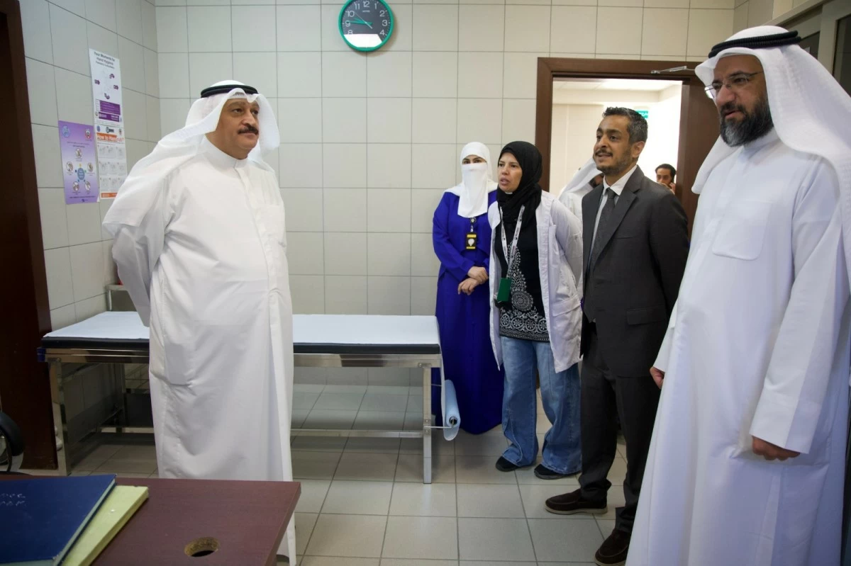 وزير الصحة يدشن حملة تطعيمات الشتاء في 90 مركزاً صحياً ومستشفى