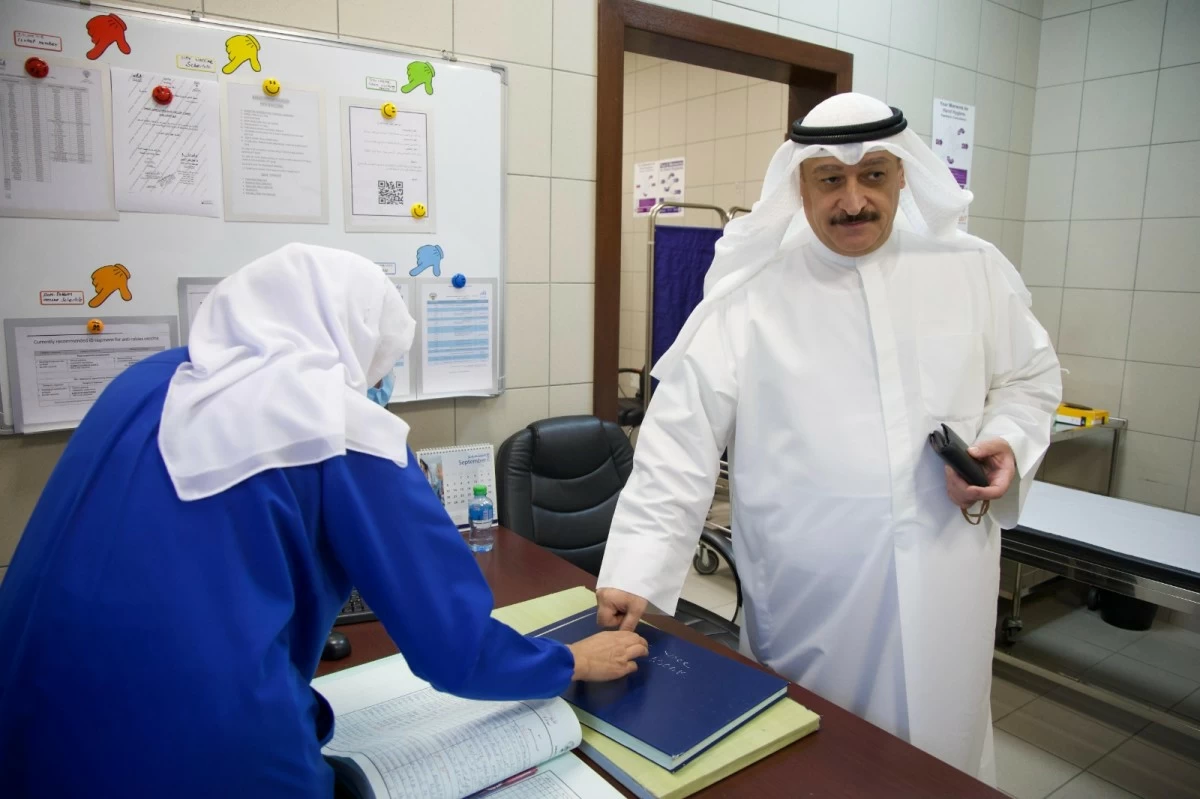 وزير الصحة يدشن حملة تطعيمات الشتاء في 90 مركزاً صحياً ومستشفى