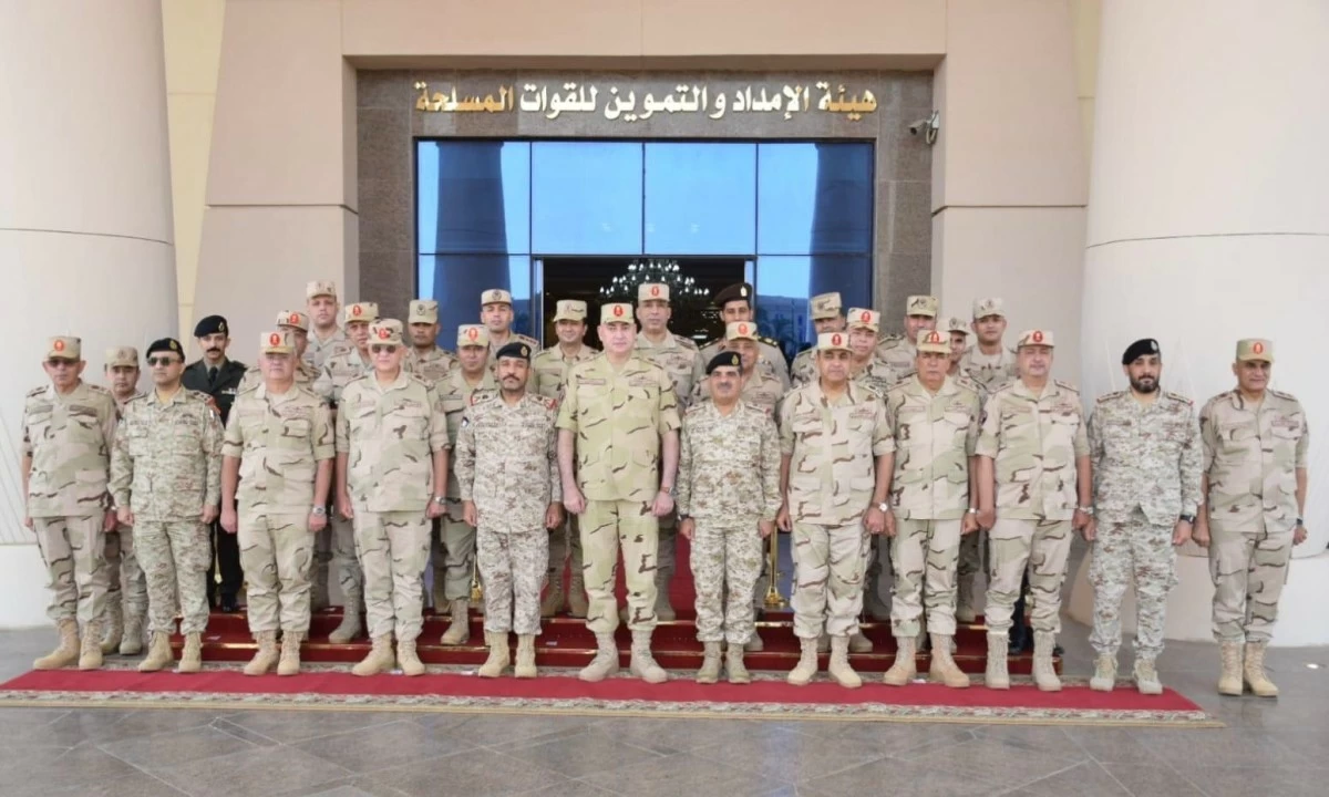 الجيشان الكويتي والمصري يبحثان تعزيز التعاون العسكري وتبادل الخبرات